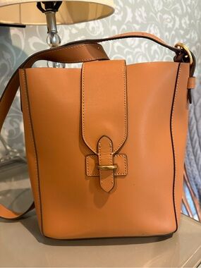 Banana Republic Tan Bucket Crossbody Bag Pink Interior Gold Hardware